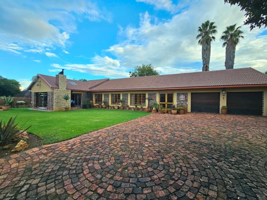 5 Bedroom Property for Sale in Miederpark North West